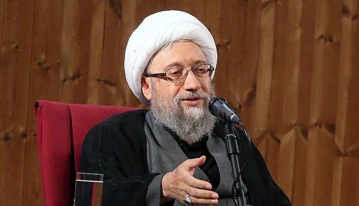 آملی لاریجانی: ملت ایران با تهدید عقب نشینی نمی‌کند 